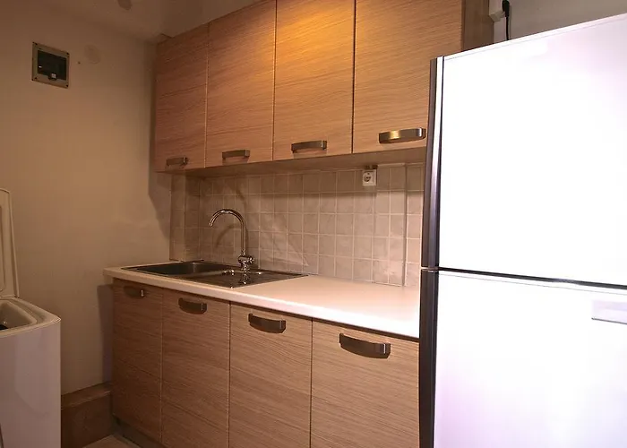 View 2 Áyios Nikítas