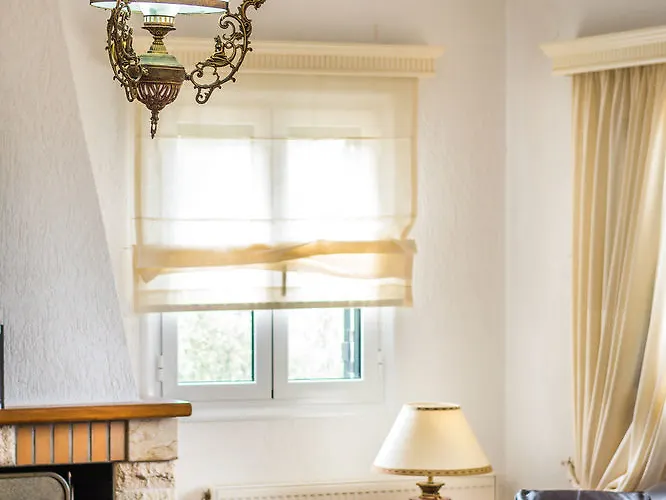 View 2 Áyios Nikítas