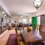 Vila View 2 *